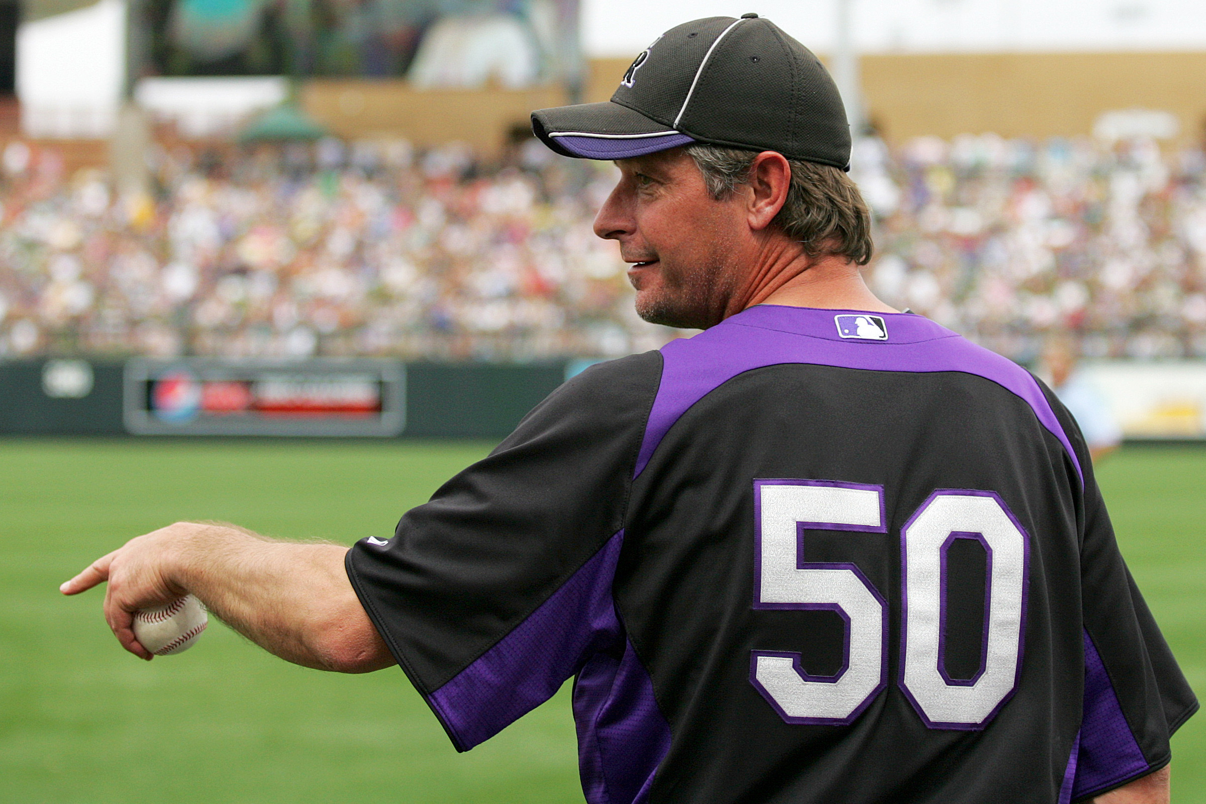 Colorado Rockies pitcher Jamie Moyer gets win for the ages